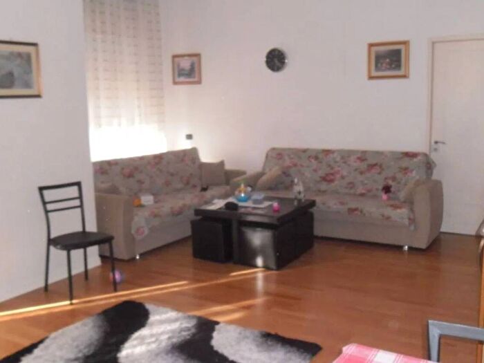 Appartamento con 5 locali in affitto in Stadio SantAntonio Marasio, Carrara