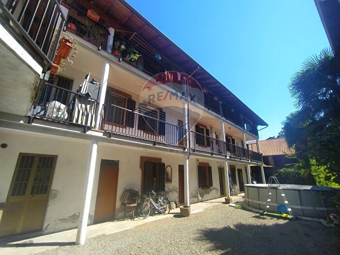 Casa con 9 locali in vendita in Carpignano Sesia