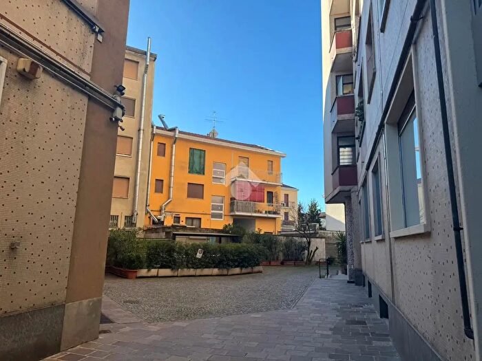 Appartamento bilocale in vendita in Via Leopoldo Bozzi, Corsico