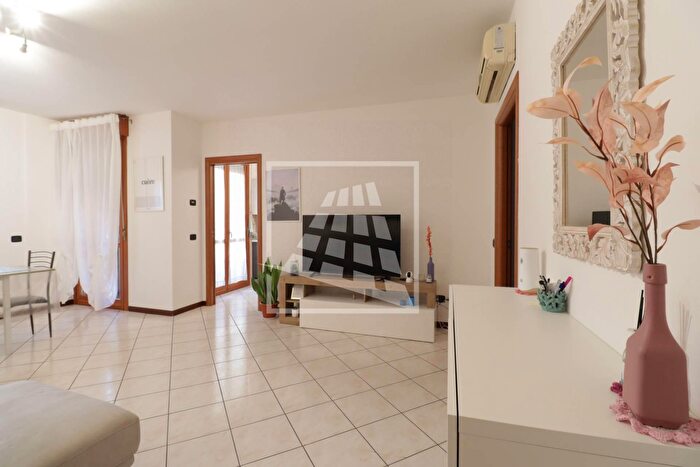 Appartamento trilocale in vendita in Via Marco Largo Gerra, Reggio Emilia