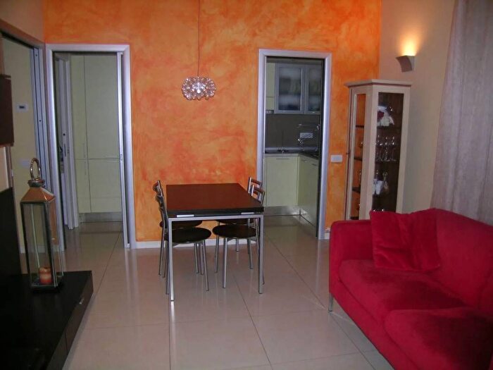 Appartamento quadrilocale in affitto in Neighbourhood Ronchi, Ronchi Poveromo, Massa