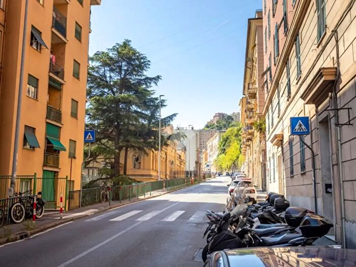 Appartamento quadrilocale in vendita in Via Montaldo, Genova