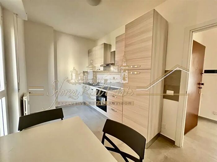 Appartamento quadrilocale in affitto in Via Maffei, Milano