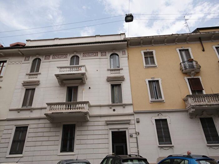 Appartamento trilocale in affitto in Via Alfredo Catalani, Casoretto, Milano