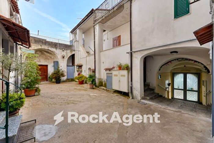 Casa trilocale in vendita in Via Salvatore Coda, Cava De Tirreni