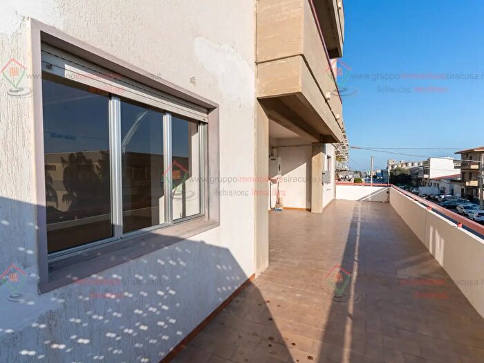 Appartamento con 6 locali in vendita in Floridia