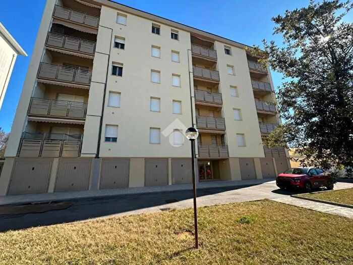 Appartamento quadrilocale in vendita in Via Italia, Mirandola