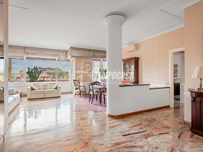 Appartamento quadrilocale in vendita in Via Guglielmo Pallavicini, Roma