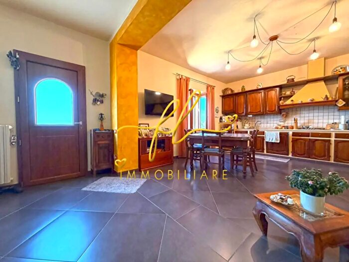Appartamento con 5 locali in vendita in Castellina Marittima
