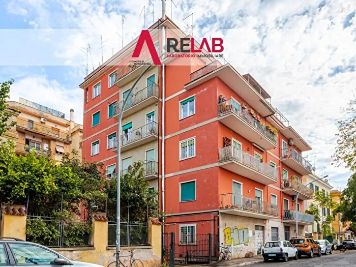 Appartamento trilocale in affitto in Via Galeazzo Alessi, Roma