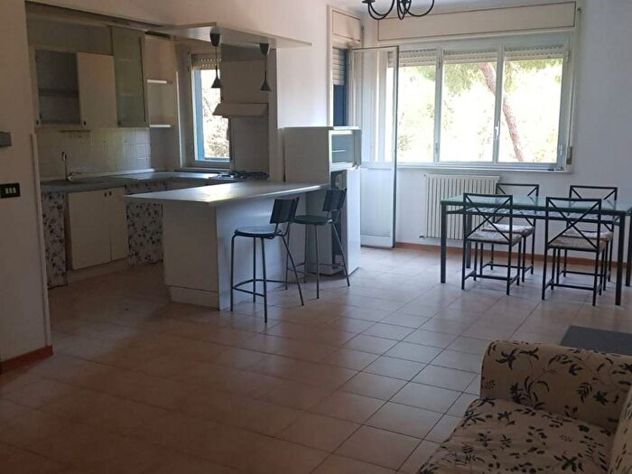 Appartamento trilocale in affitto in Via Cristoforo Colombo, Ferro di Cavallo, Perugia