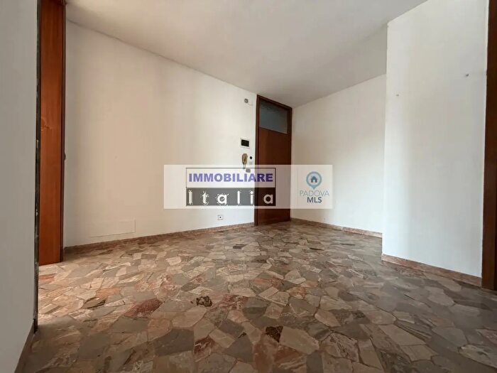 Appartamento quadrilocale in vendita in Via Antonio Salandra, Padova