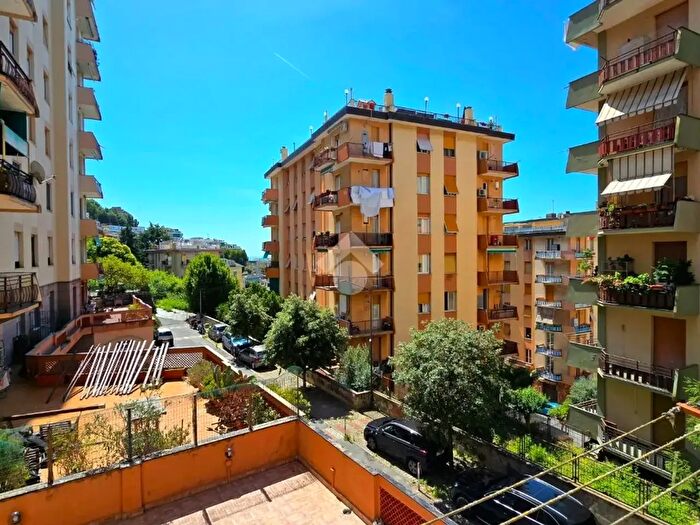 Appartamento con 5 locali in vendita in Via Laviosa, Genova