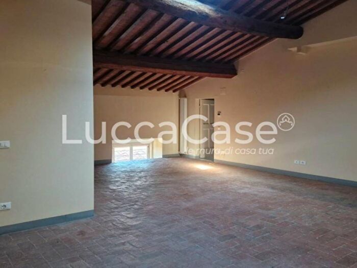 Appartamento quadrilocale in affitto in Via Burlamacchi, Piazza Napoleone San Michele, Lucca