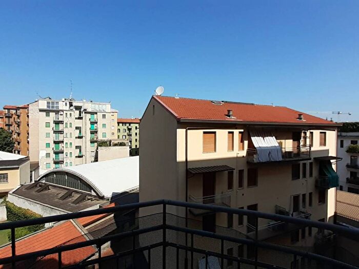 Appartamento trilocale in affitto in Via Cadore, Cadore, Milano
