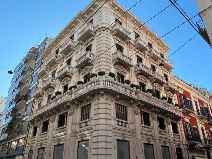 Appartamento quadrilocale in affitto in Via Roberto da Bari, Bari