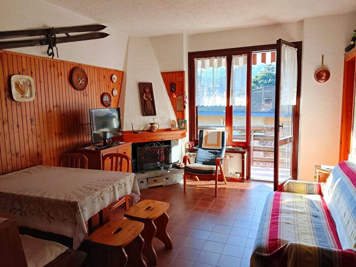 Appartamento bilocale in affitto in Via Vittorio Emanuele II, Introbio