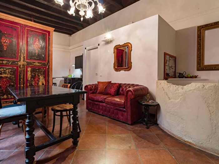 Appartamento trilocale in affitto in Via Castiglione, Santo Stefano, Bologna