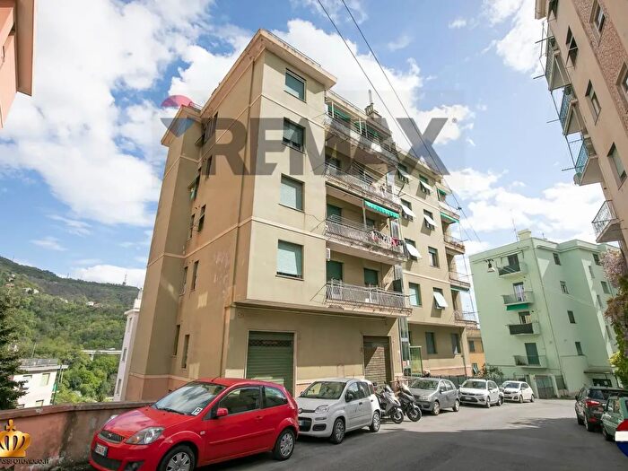 Appartamento con 5 locali in vendita in Via Pierino Negrotto Cambiaso a, Genova