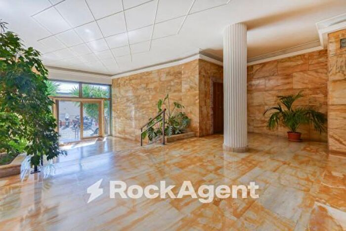 Appartamento con 5 locali in vendita in Via Francesco Petrarca, Napoli