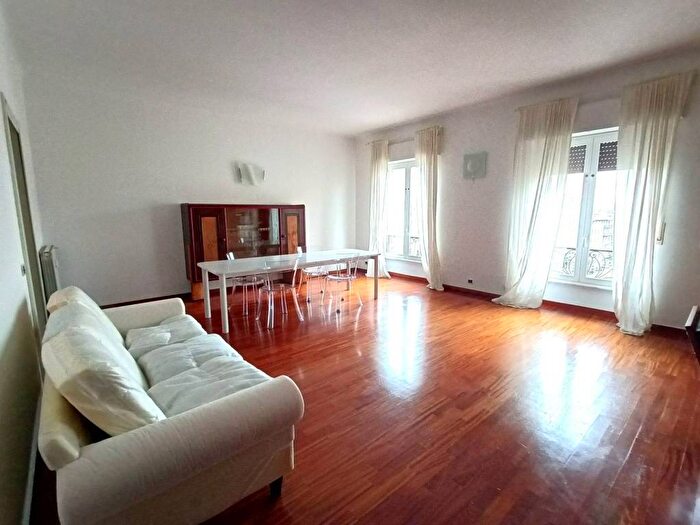 Appartamento quadrilocale in affitto in Piazza Cinque Giornate, Montenero, Milano