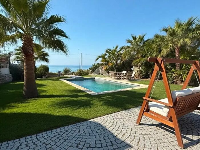 Casa con 5 locali in vendita in Via Lungomare, Racale
