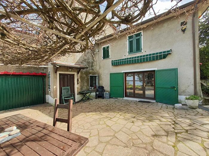 Casa con 6 locali in vendita in Fosdinovo