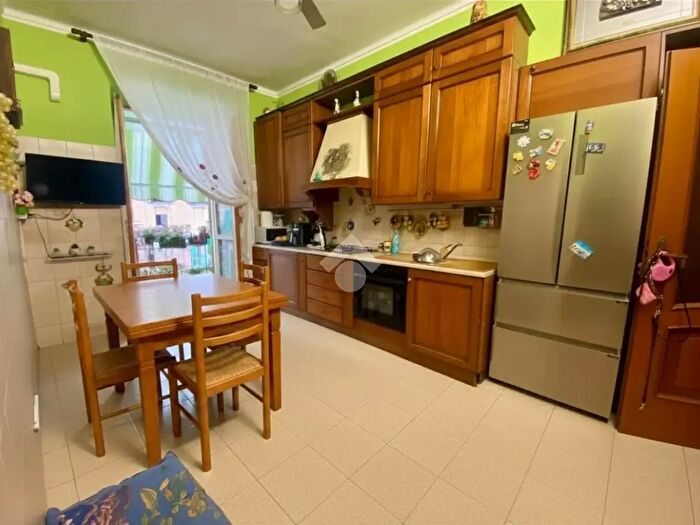 Appartamento trilocale in vendita in Via Salassa, Torino