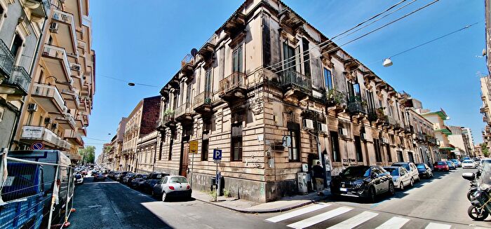 Appartamento con 6 locali in affitto in Via Vincenzo Giuffrida, Catania