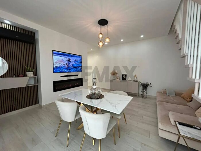 Appartamento quadrilocale in vendita in Via Mar Caspio, Pomezia