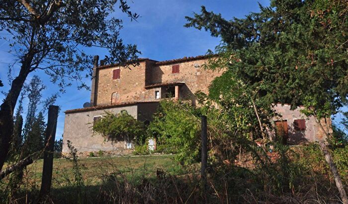 Casa con 18 locali in vendita in Volterra