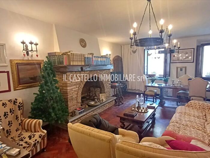 Appartamento con 8 locali in vendita in Corso Garibaldi, Sarteano