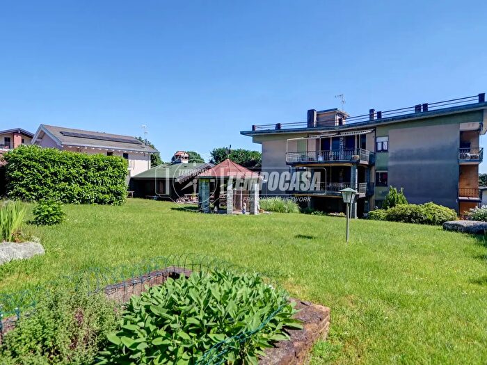 Appartamento quadrilocale in vendita in Via Corte Lunga, Sesto Calende