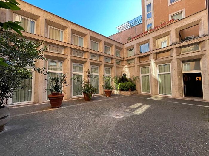 Appartamento trilocale in affitto in Via della Frezza, Piazza del Popolo, Roma