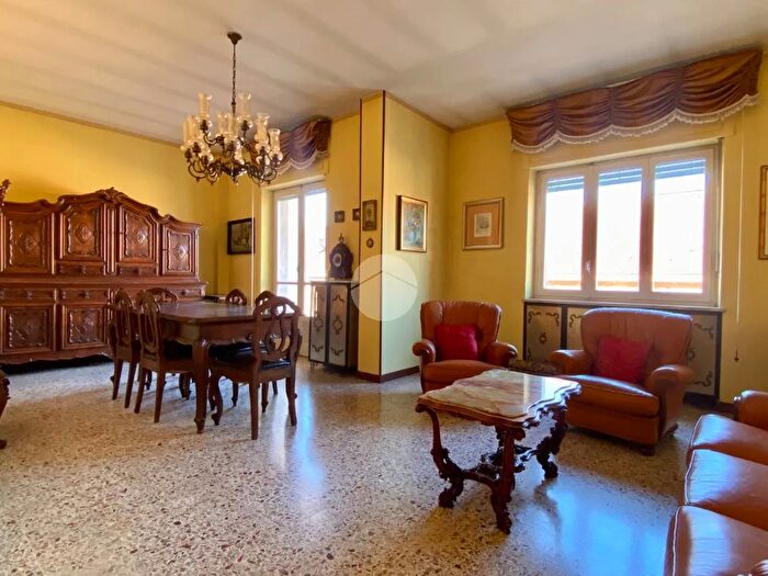 Appartamento con 5 locali in vendita in Via Lina Borgo, Asti