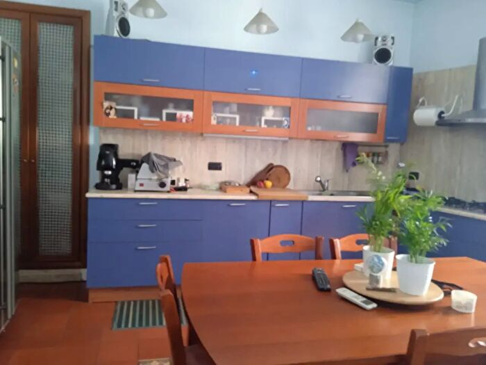 Appartamento trilocale in vendita in Via Simone Martini, Napoli