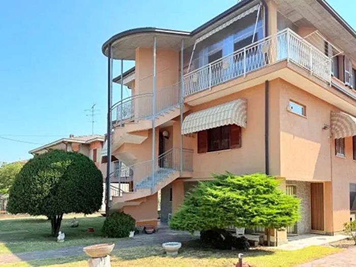 Casa con 6 locali in vendita in Via Luigi Barbieri, Voghera