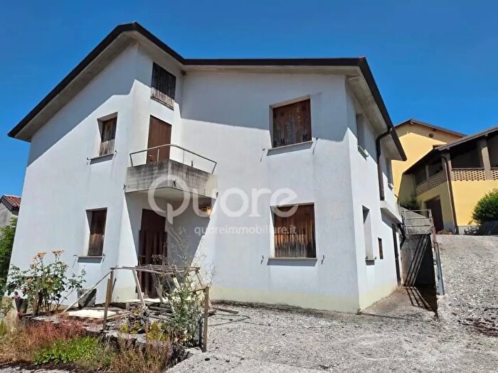 Casa quadrilocale in vendita in Frazione Villanova delle Grotte, Lusevera