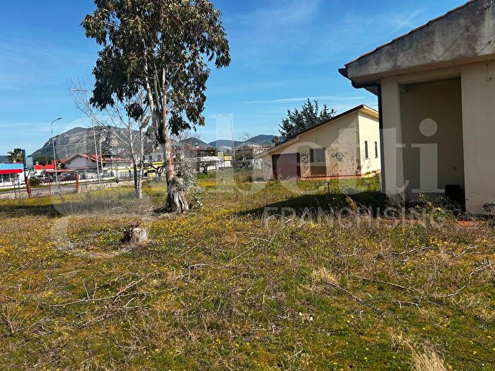 Casa con 6 locali in vendita in Via Pontina Km, Terracina