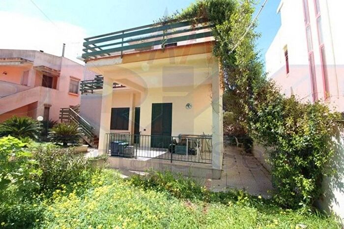 Casa quadrilocale in vendita in Corso Cesare Vergine Tuglie, Tuglie