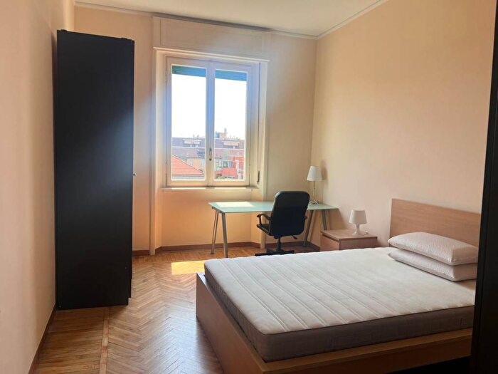 Appartamento trilocale in affitto in Viale Papiniano, Corso Genova, Milano
