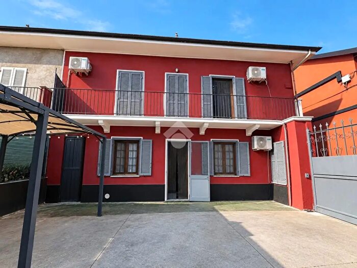Casa con 5 locali in vendita in Via Borghetto, Carmagnola