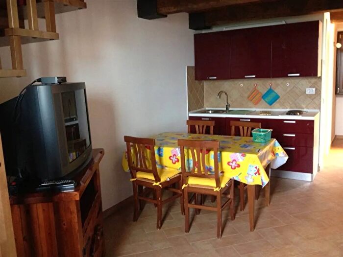 Appartamento bilocale in vendita in Via Cantinone Snc Capodimonte, Capodimonte