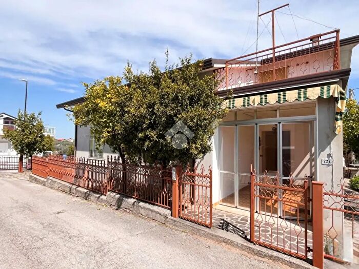 Casa trilocale in vendita in Contrada Iconicella, Lanciano