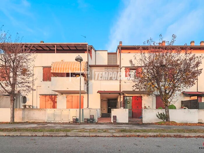 Appartamento trilocale in vendita in Via Giuseppe Scarabelli, Lugo