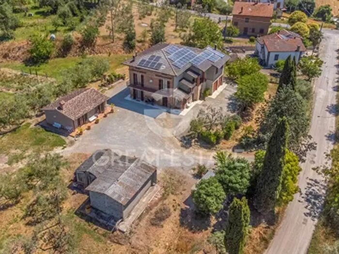 Casa con 6 locali in vendita in Via Toscana, Castiglione Del Lago