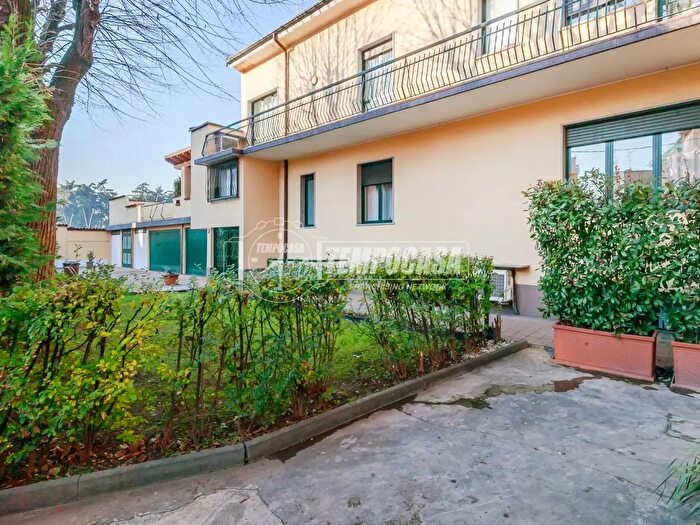 Casa con 5 locali in vendita in Via Madonnina, Bresso