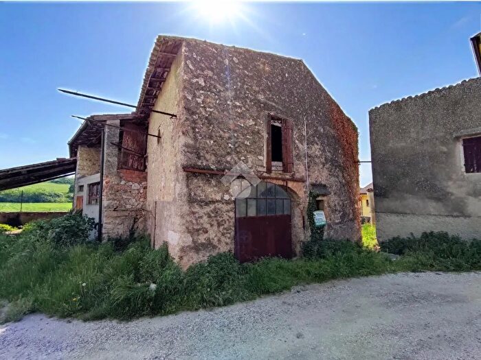 Casa trilocale in vendita in Loc Platano, Caprino Veronese