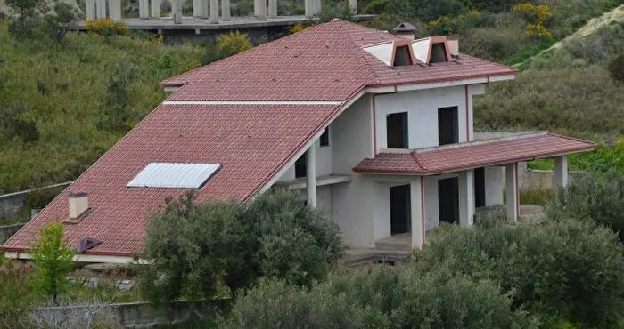 Casa con 15 locali in vendita in Mandatoriccio Cozzo del Campanello, Acri