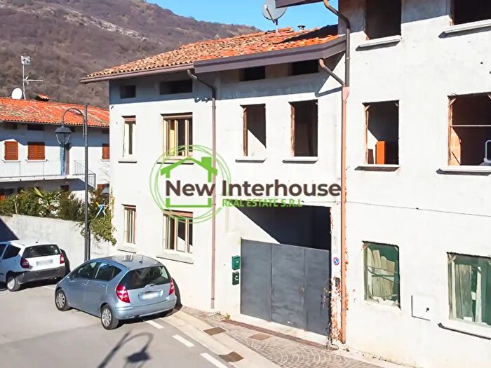 Appartamento con 5 locali in vendita in Via Risorgimento, Montereale Valcellina